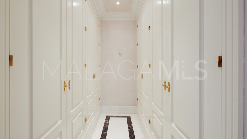 Se vende apartamento in Alhambra del Golf with 5 bedrooms