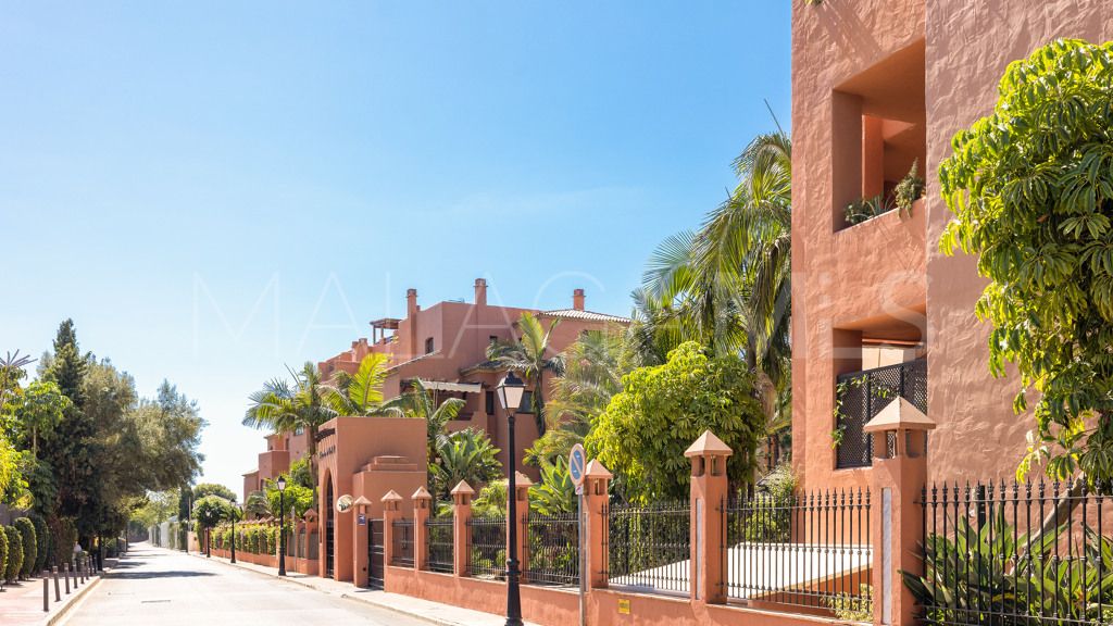 Se vende apartamento in Alhambra del Golf with 5 bedrooms