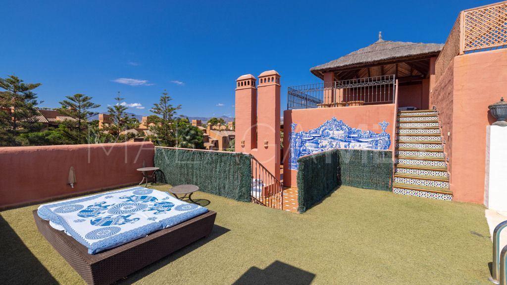 Se vende apartamento in Alhambra del Golf with 5 bedrooms