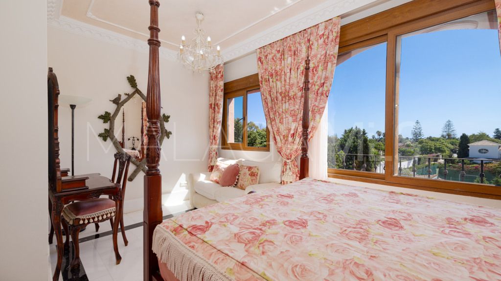 Se vende apartamento in Alhambra del Golf with 5 bedrooms