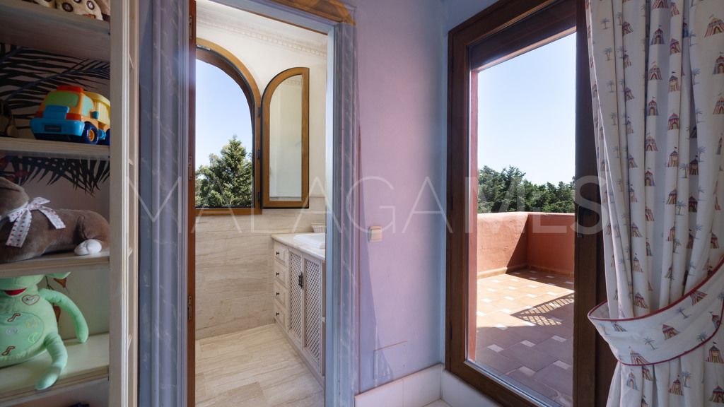 Se vende apartamento in Alhambra del Golf with 5 bedrooms