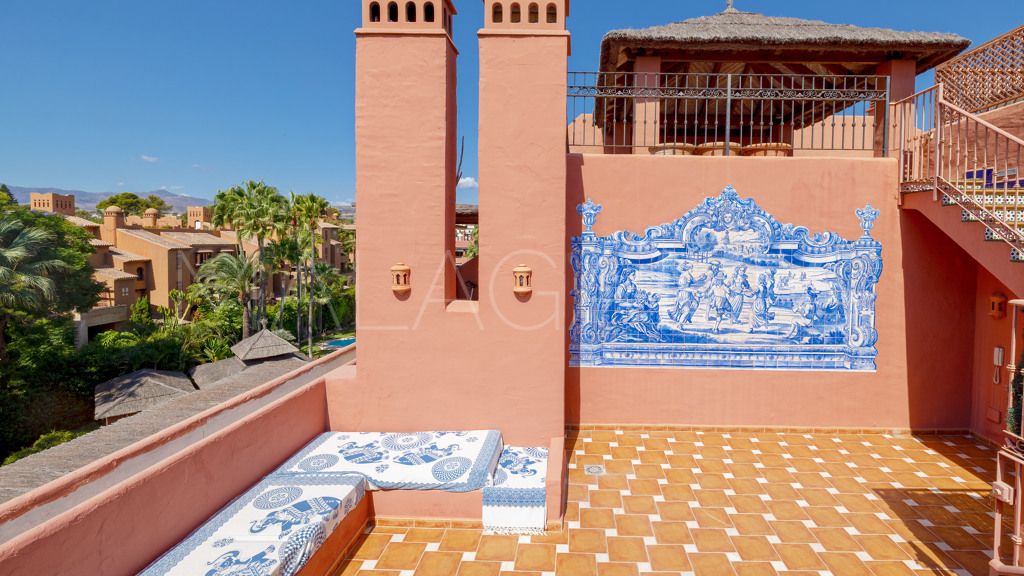 Se vende apartamento in Alhambra del Golf with 5 bedrooms