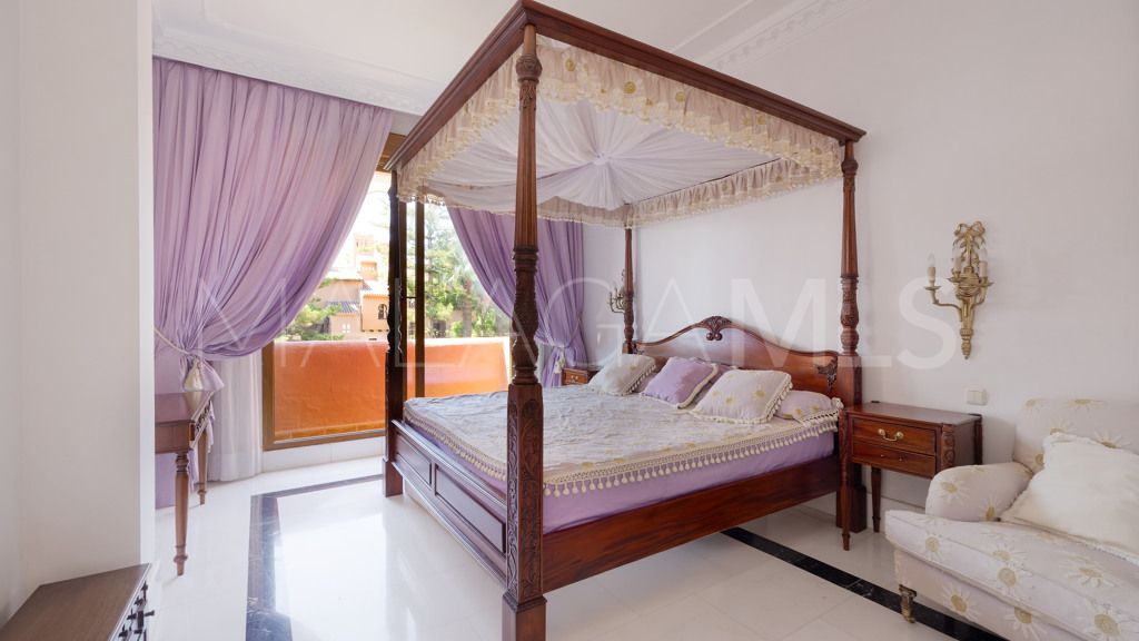 Se vende apartamento in Alhambra del Golf with 5 bedrooms