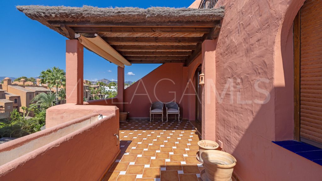 Se vende apartamento in Alhambra del Golf with 5 bedrooms