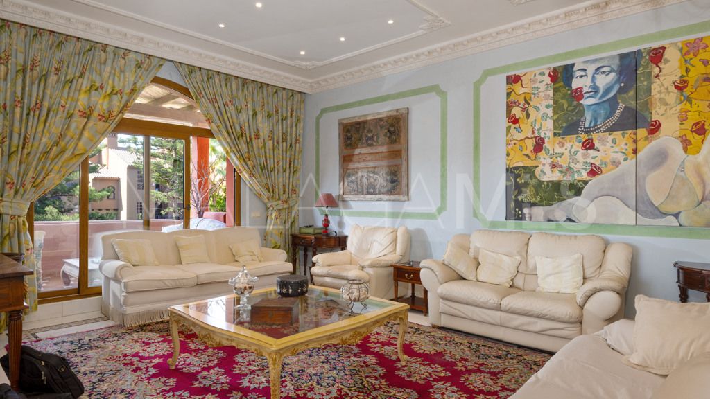 Se vende apartamento in Alhambra del Golf with 5 bedrooms