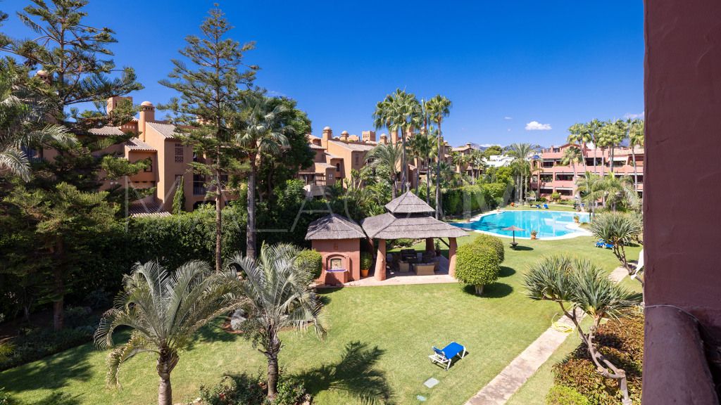 Se vende apartamento in Alhambra del Golf with 5 bedrooms