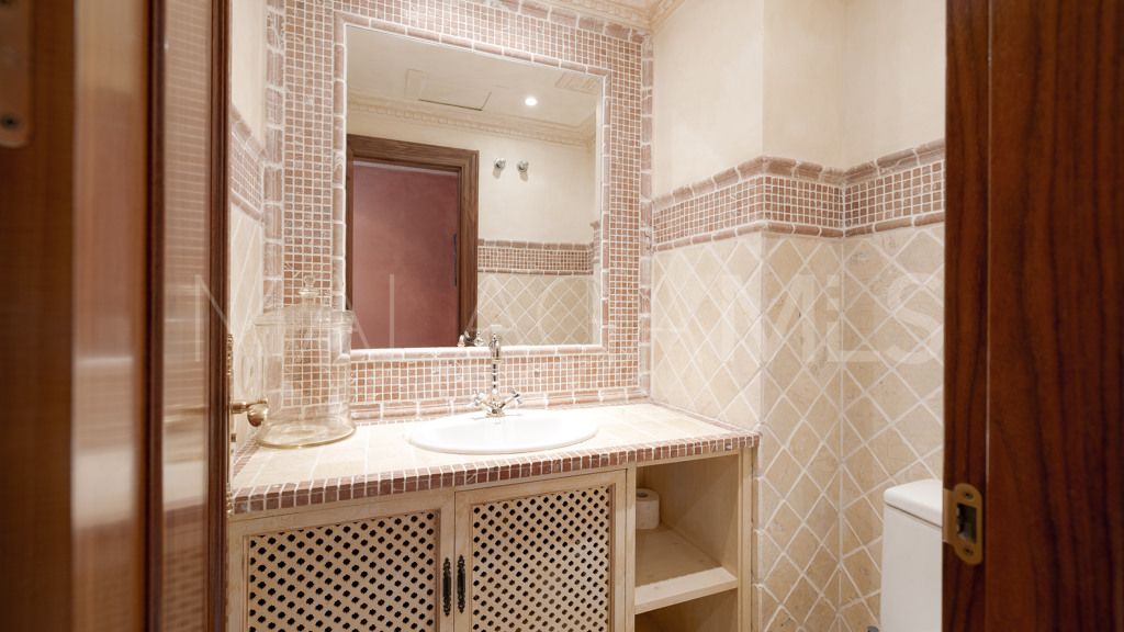 Se vende apartamento in Alhambra del Golf with 5 bedrooms