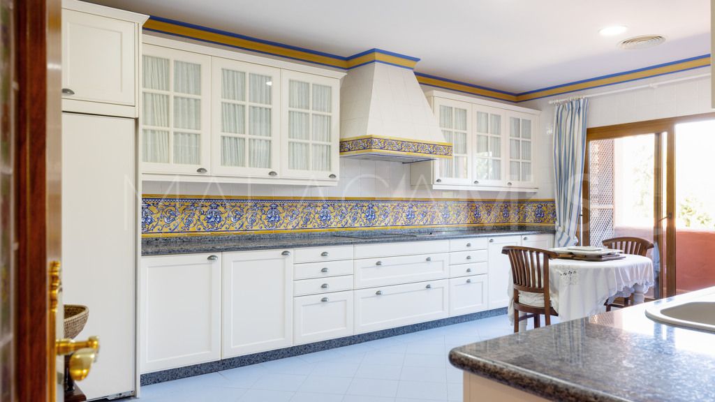 Se vende apartamento in Alhambra del Golf with 5 bedrooms