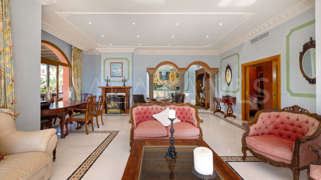 Se vende apartamento in Alhambra del Golf with 5 bedrooms