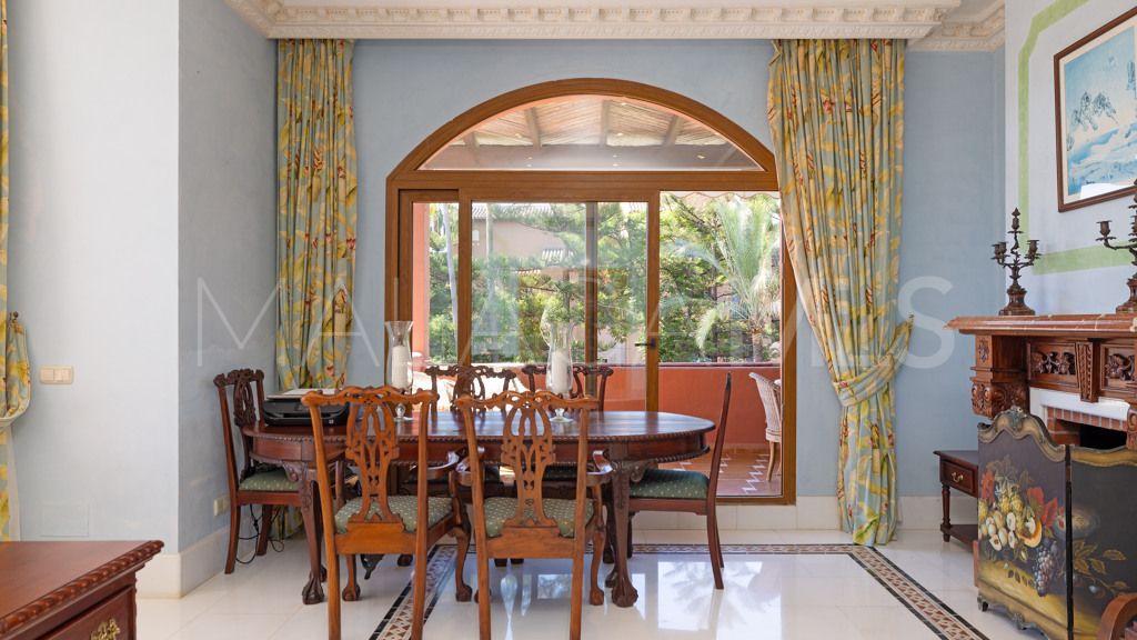 Se vende apartamento in Alhambra del Golf with 5 bedrooms