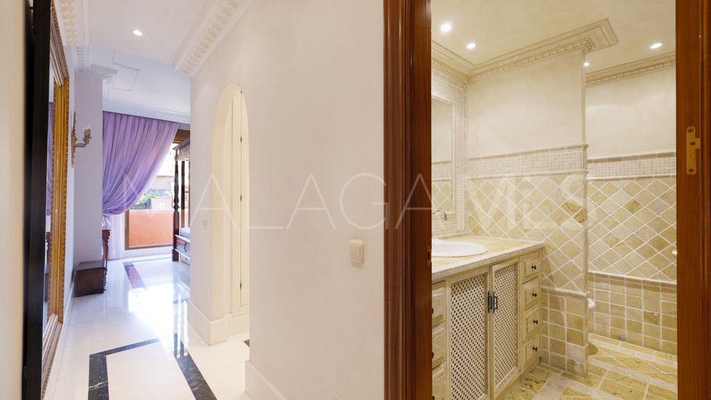 Se vende apartamento in Alhambra del Golf with 5 bedrooms