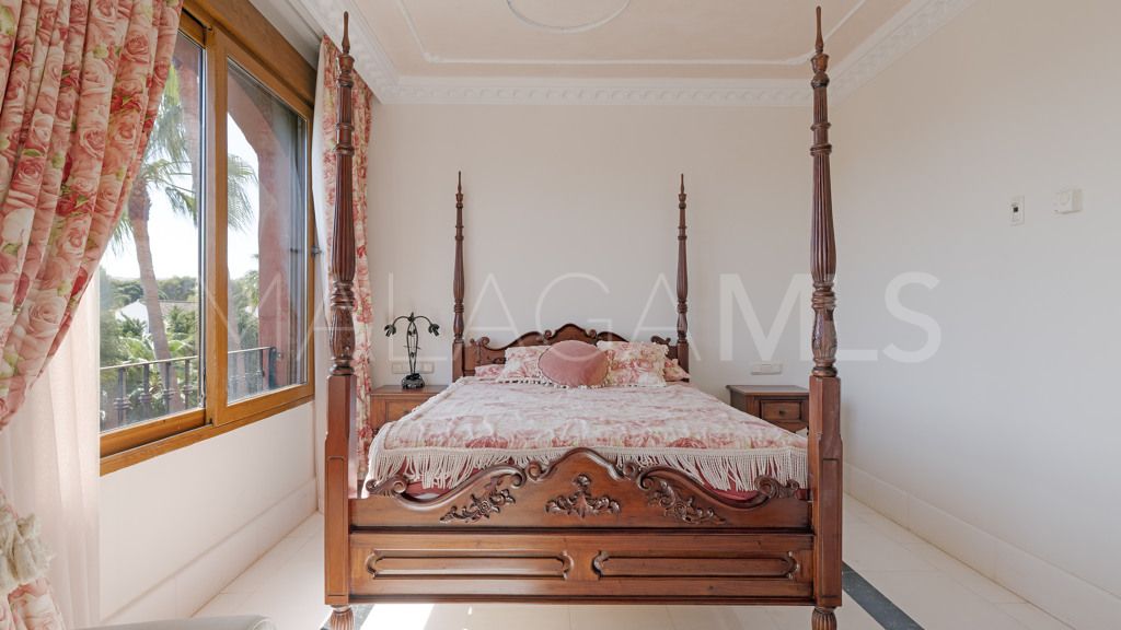 Se vende apartamento in Alhambra del Golf with 5 bedrooms