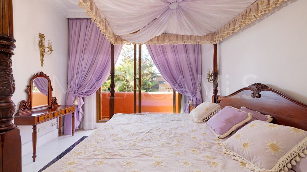 Se vende apartamento in Alhambra del Golf with 5 bedrooms