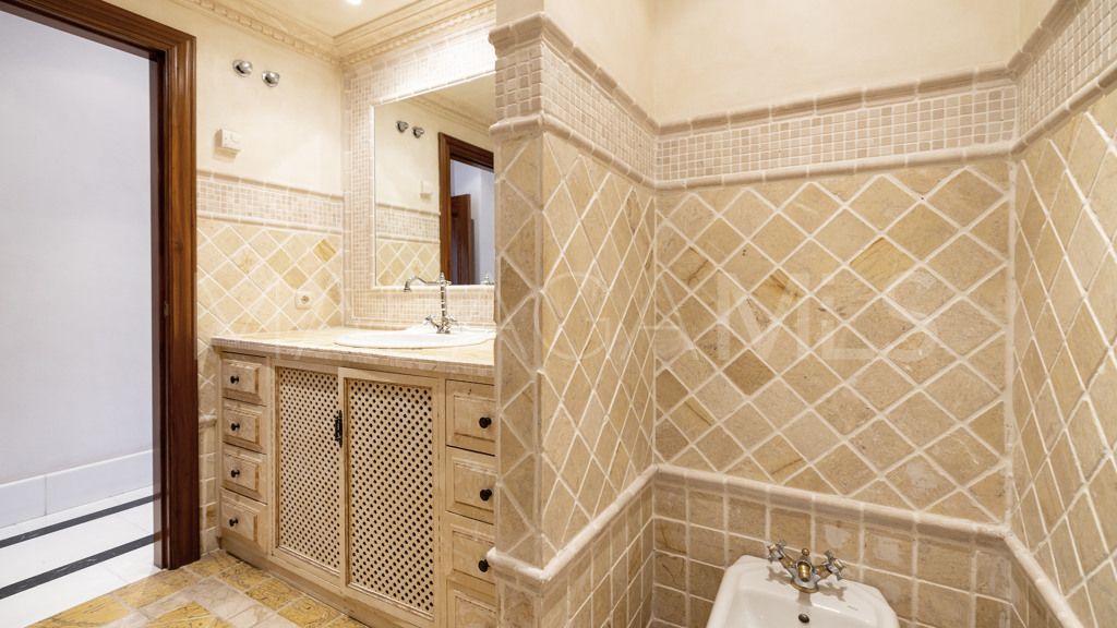 Se vende apartamento in Alhambra del Golf with 5 bedrooms