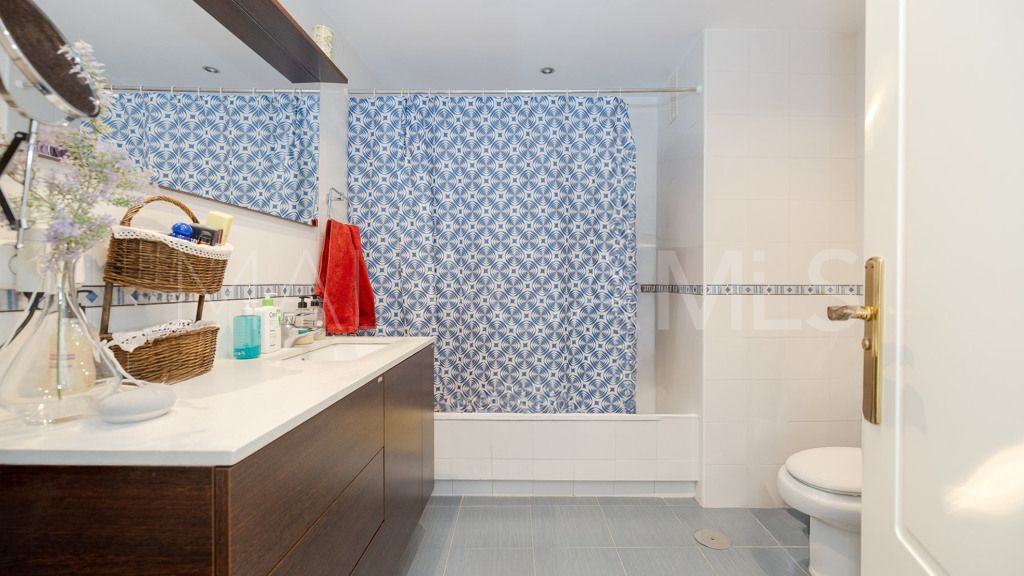 Apartamento a la venta with 3 bedrooms in Estepona Puerto