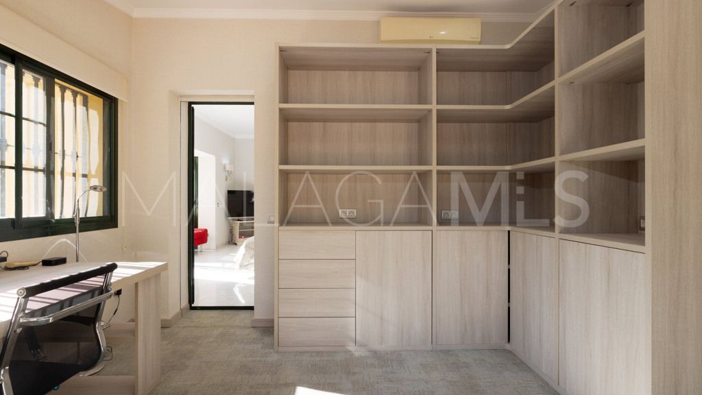 Buy chalet de 6 bedrooms in Casasola