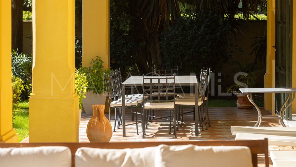 Buy chalet de 6 bedrooms in Casasola