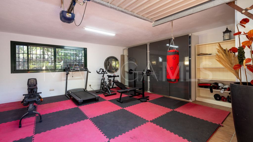 Buy chalet de 6 bedrooms in Casasola