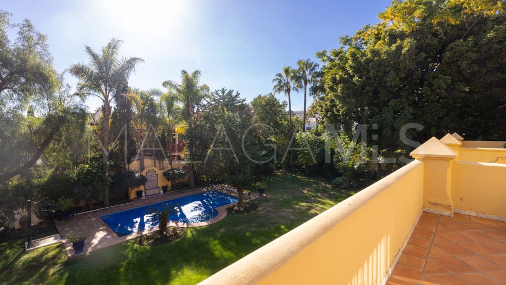 Buy chalet de 6 bedrooms in Casasola