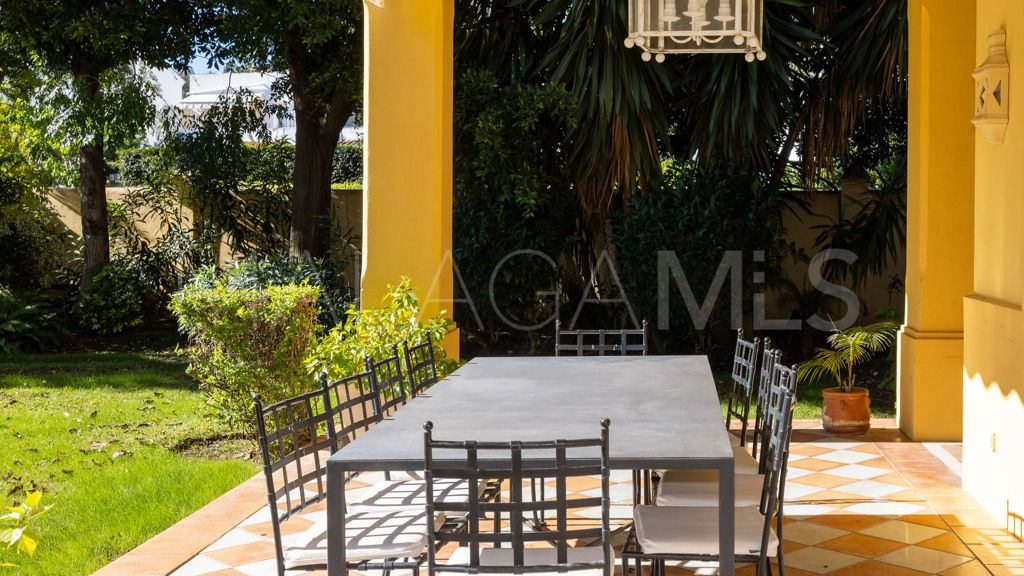 Buy chalet de 6 bedrooms in Casasola