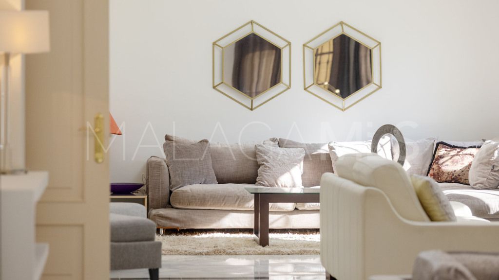 Buy chalet de 6 bedrooms in Casasola