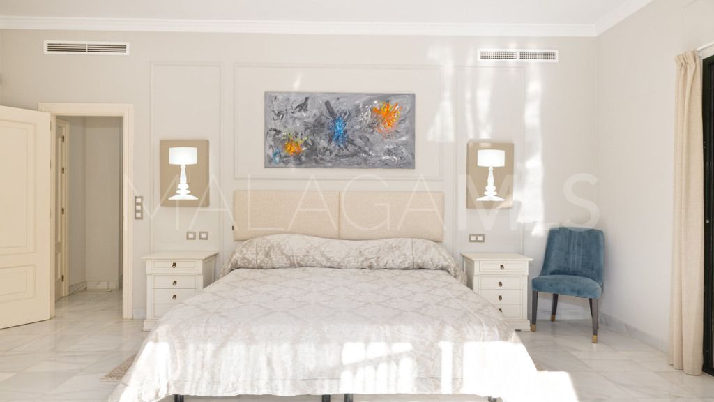 Buy chalet de 6 bedrooms in Casasola