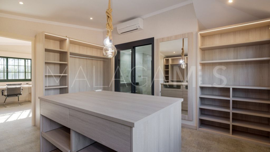 Buy chalet de 6 bedrooms in Casasola