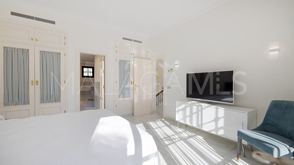 Buy chalet de 6 bedrooms in Casasola