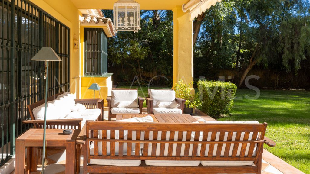 Buy chalet de 6 bedrooms in Casasola