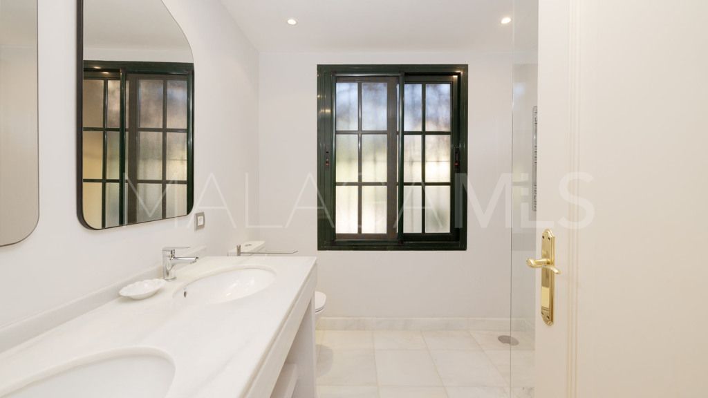 Buy chalet de 6 bedrooms in Casasola