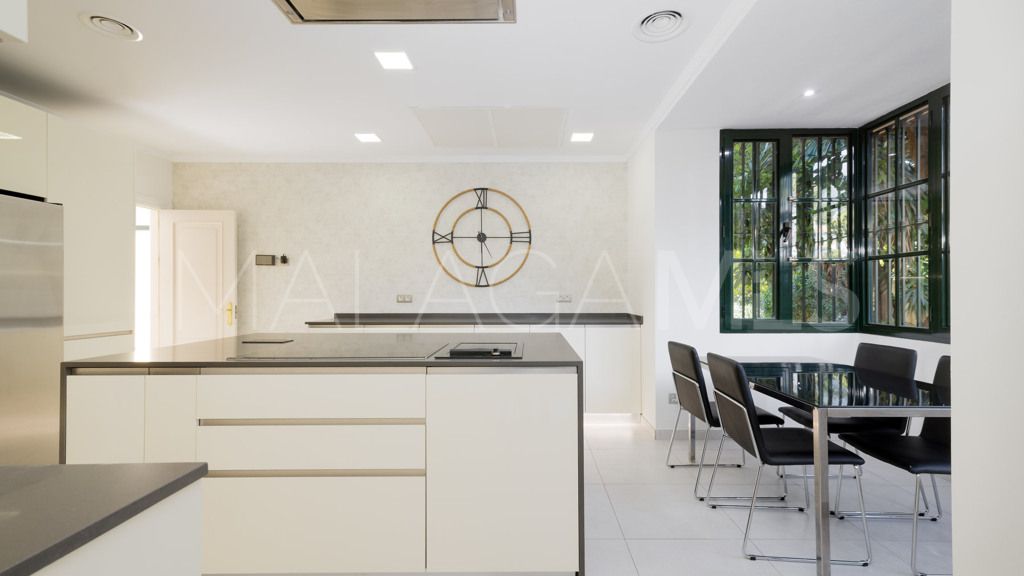 Buy chalet de 6 bedrooms in Casasola