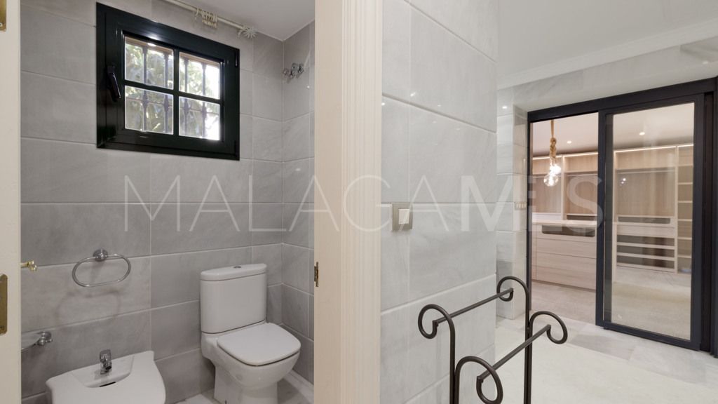 Buy chalet de 6 bedrooms in Casasola