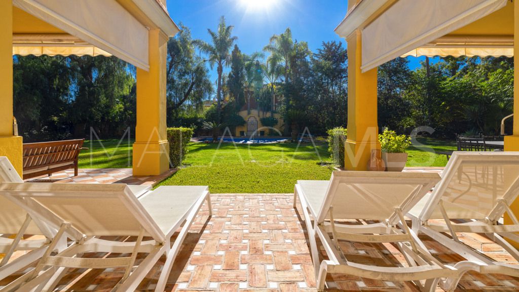 Buy chalet de 6 bedrooms in Casasola