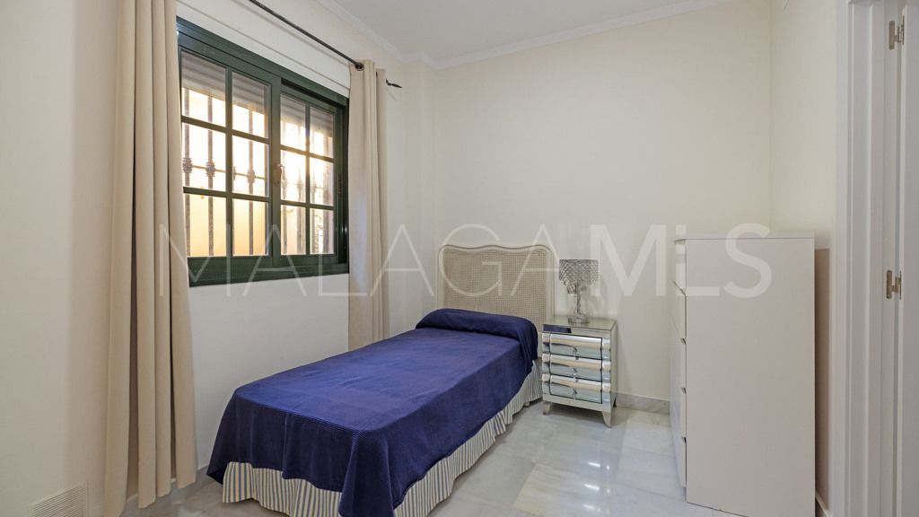 Buy chalet de 6 bedrooms in Casasola