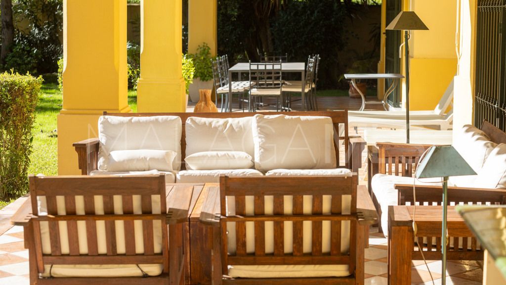 Buy chalet de 6 bedrooms in Casasola