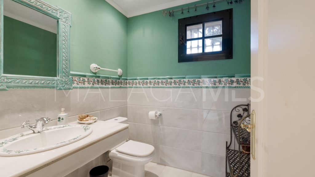 Buy chalet de 6 bedrooms in Casasola