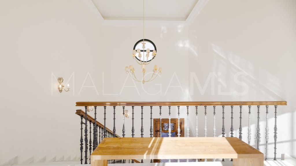 Buy chalet de 6 bedrooms in Casasola