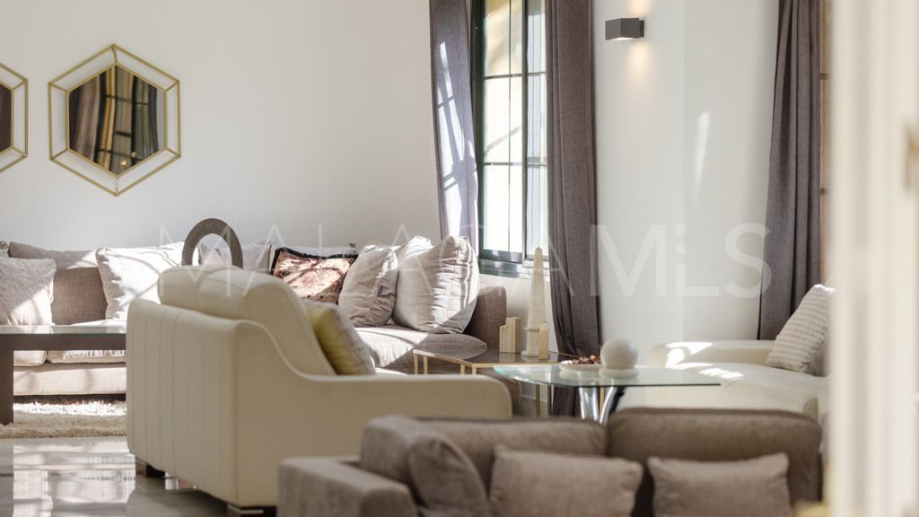 Buy chalet de 6 bedrooms in Casasola