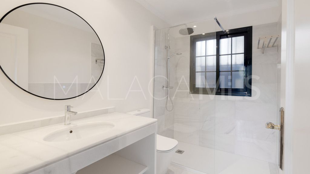 Buy chalet de 6 bedrooms in Casasola