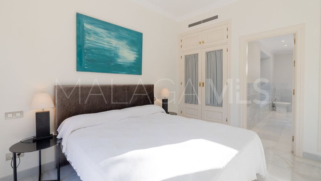 Buy chalet de 6 bedrooms in Casasola