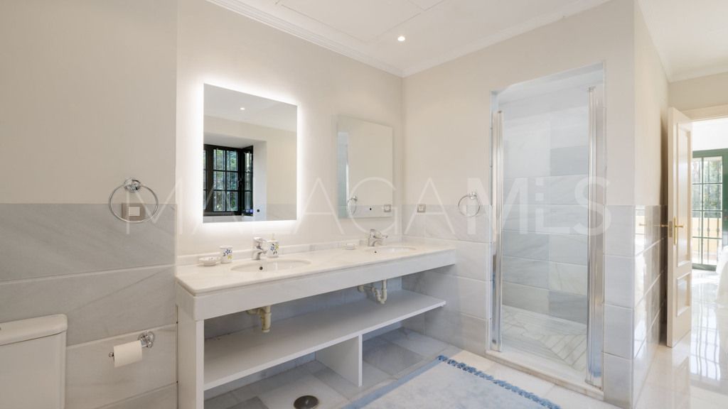 Buy chalet de 6 bedrooms in Casasola