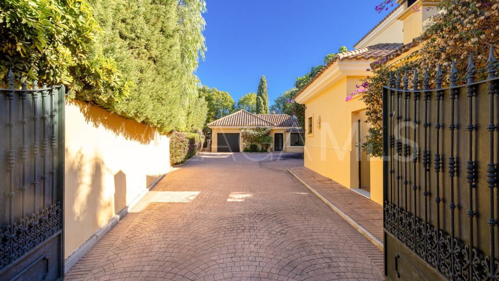 Buy chalet de 6 bedrooms in Casasola