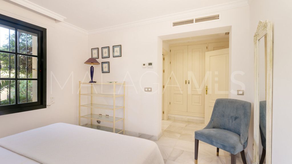 Buy chalet de 6 bedrooms in Casasola