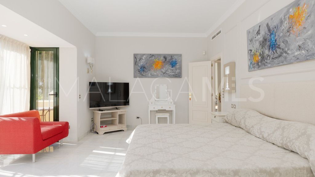 Buy chalet de 6 bedrooms in Casasola