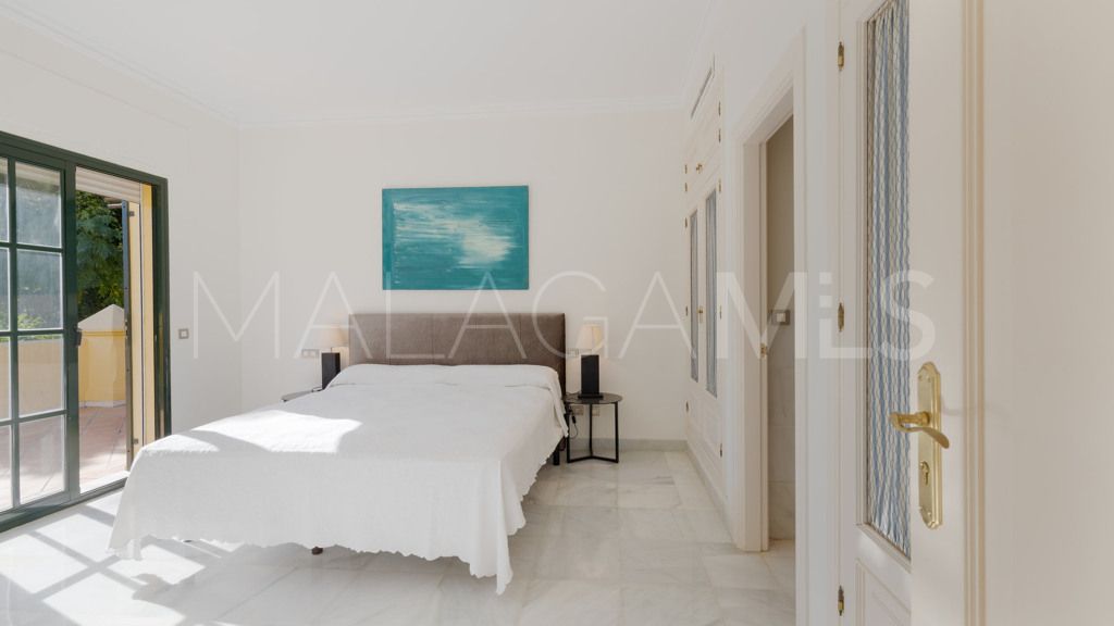 Buy chalet de 6 bedrooms in Casasola