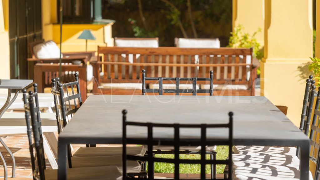 Buy chalet de 6 bedrooms in Casasola