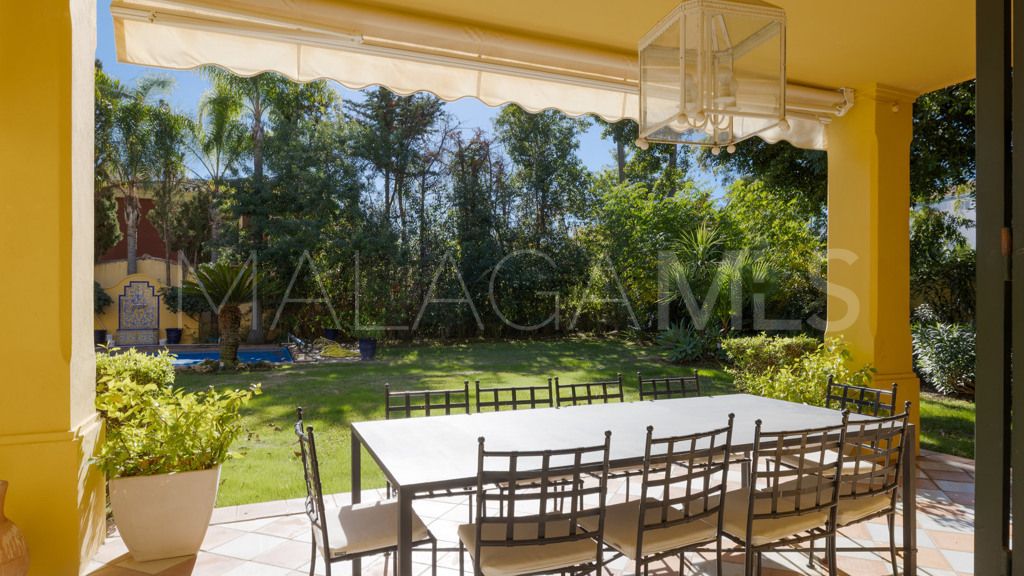 Buy chalet de 6 bedrooms in Casasola