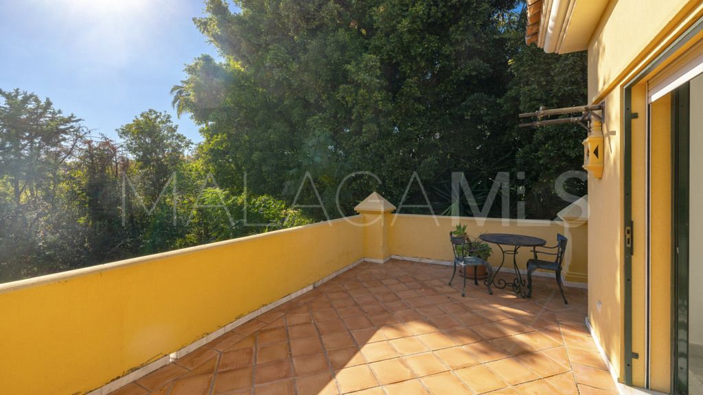 Buy chalet de 6 bedrooms in Casasola