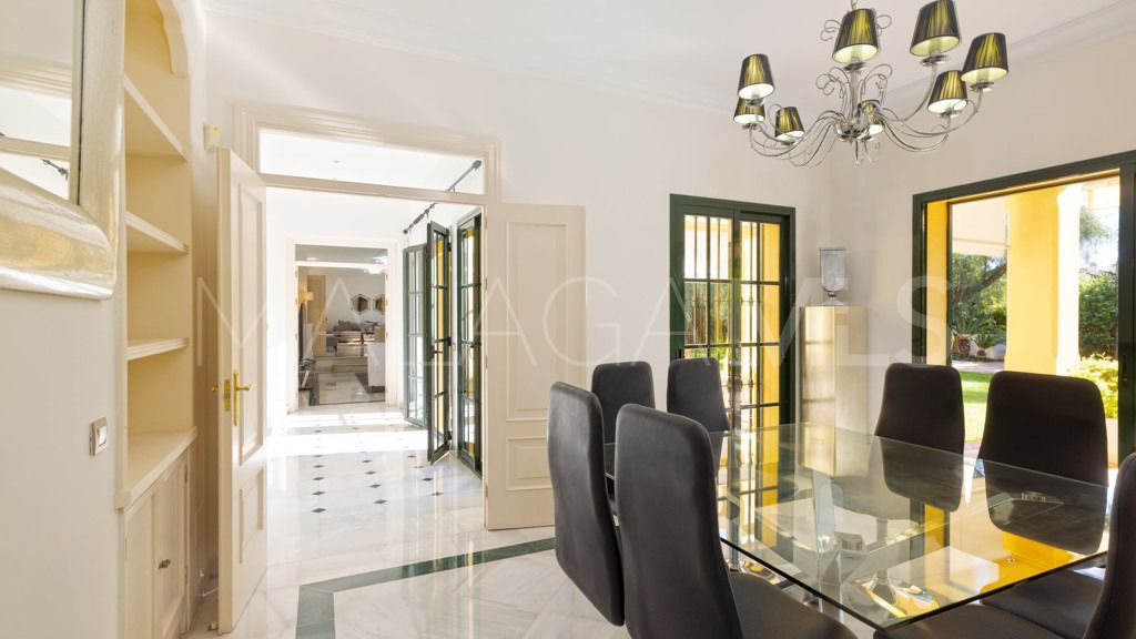 Buy chalet de 6 bedrooms in Casasola