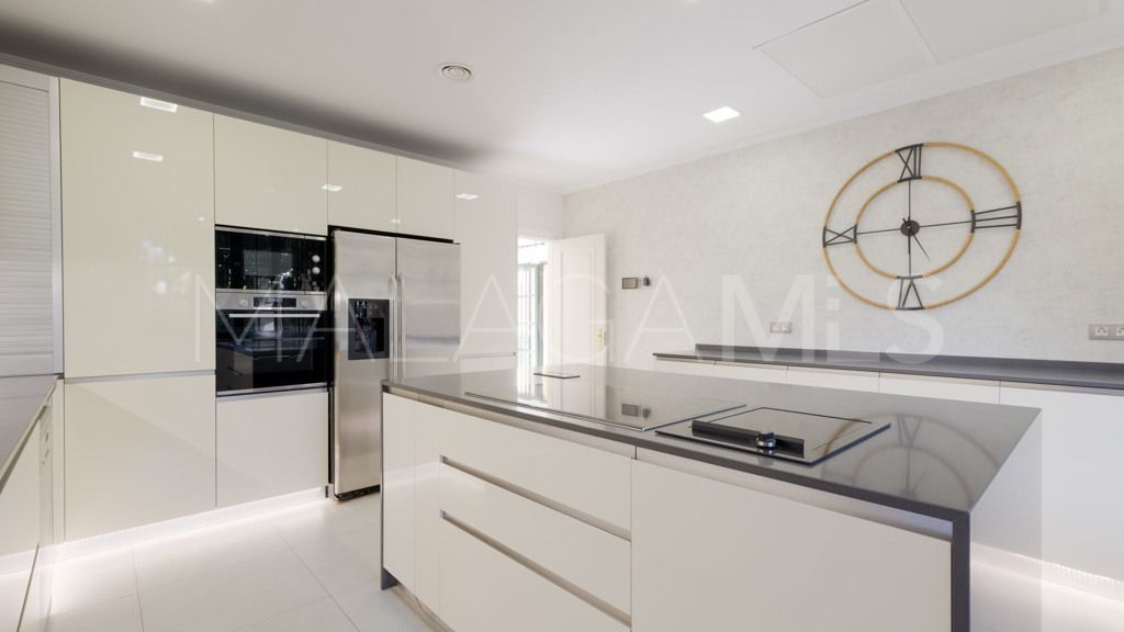 Buy chalet de 6 bedrooms in Casasola